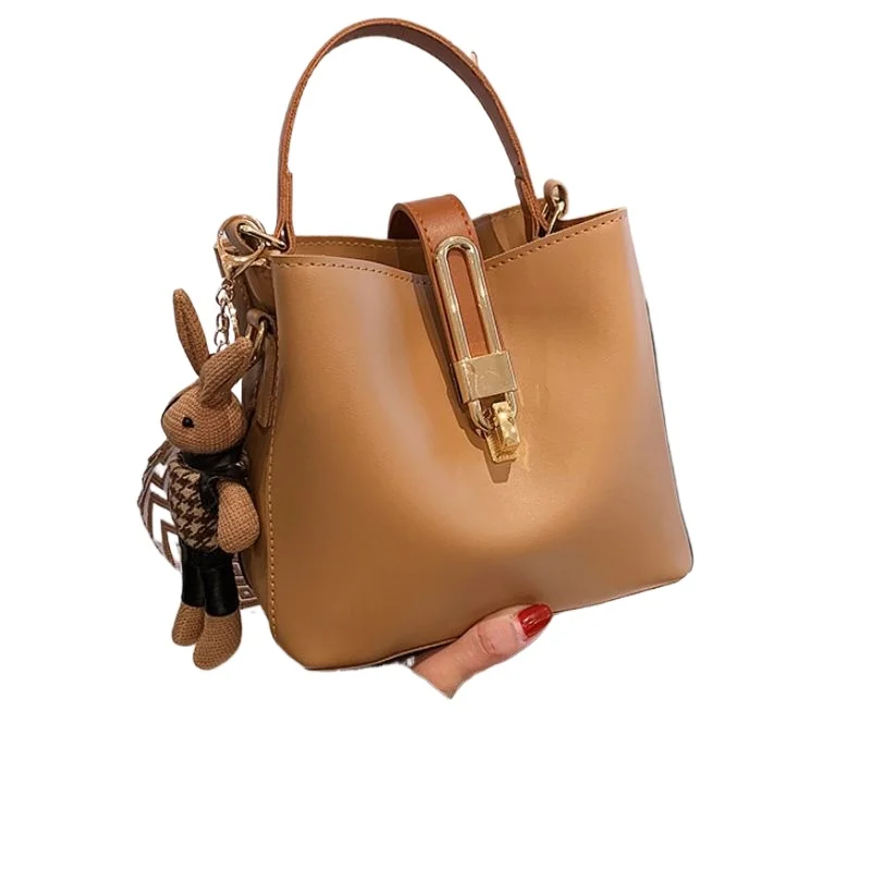 

Premium Textured Small Bag New Women's Popular and Popular Wide Shoulder Strap Messenger Bag Fashionable Portable Bucket Bag.