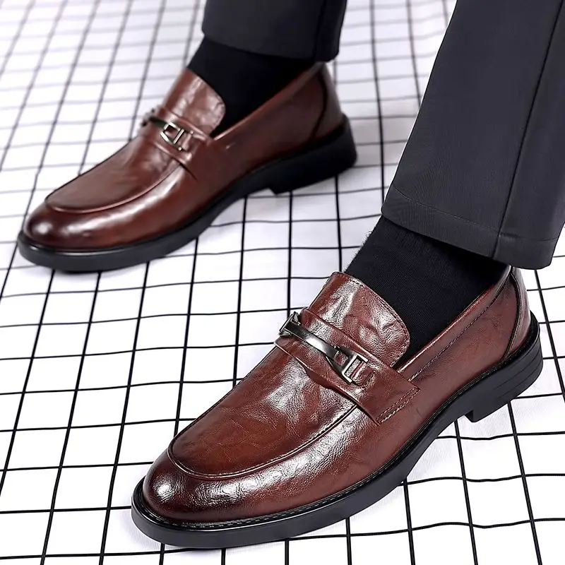 Zapatos de vestir informales de cuero de vaca para hombre, traje de liquidación barato, calzado Social de alta calidad, calzado de moda para primavera y otoño, 39