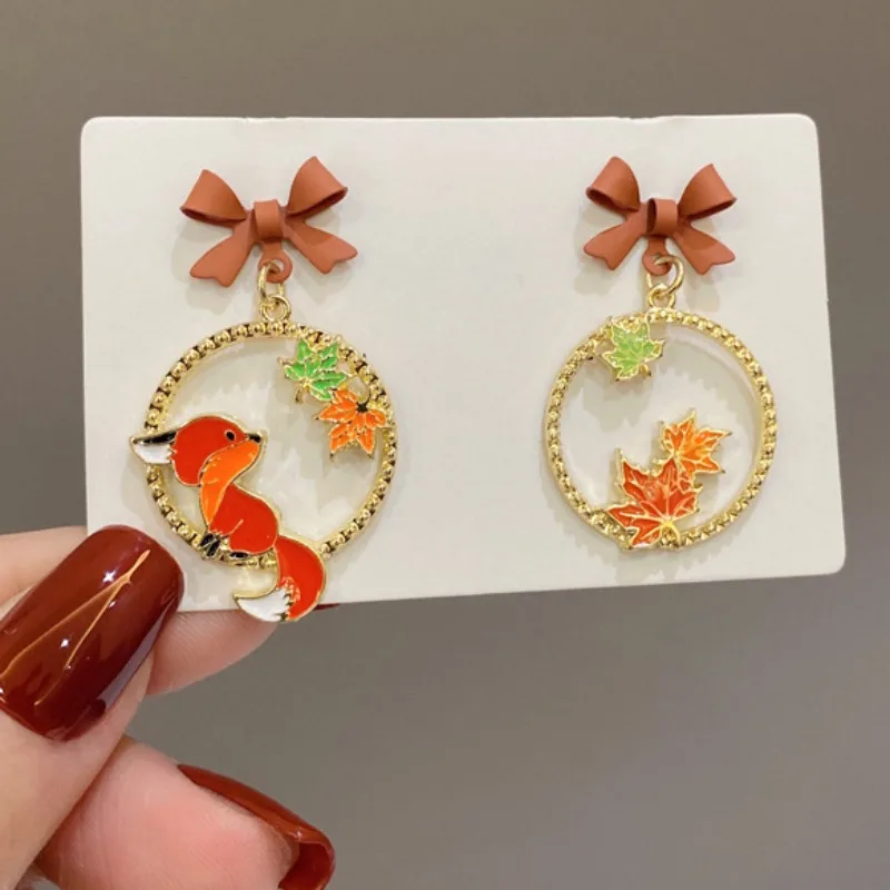 Unique Design Asymmetrical Cute Little Fox Earrings for Women Vintage Red Maple Leaf Clip on Earrings New Jewelry Birthday Gifts