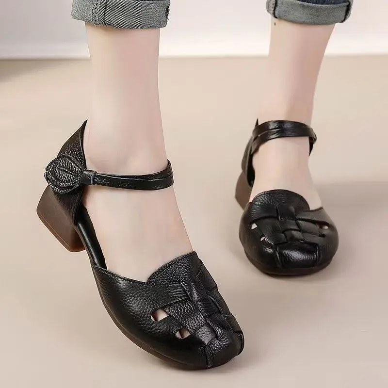 المرأة الصيف الجلد الحقيقي باوتو الجوف خارج الصنادل كتلة كعب لينة وحيد عدم الانزلاق غطاء كعب الصنادل في منتصف العمر وكبار السن