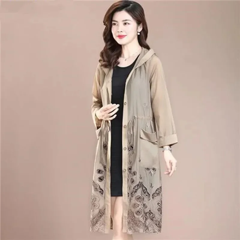 Pop Pop Temperament Windbreaker Women's 2025 Drape Spring Summer Middle-Aged Mother Sunscreen Embroidery Female Jacket Hooded Vi