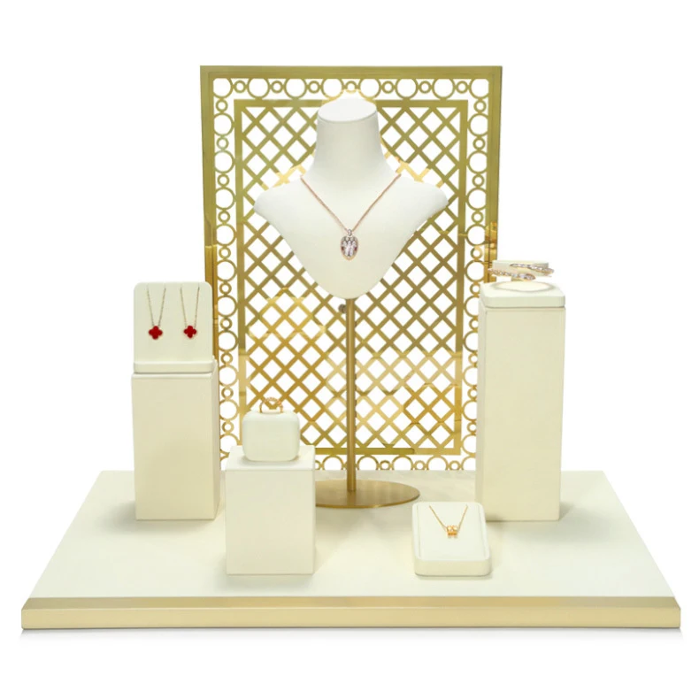 Stojak na biżuterię, cały beżowy, z mikrofibry, ekspozytor na naszyjniki, pierścionki, rekwizyty do ekspozycji biżuterii, ekskluzywne rekwizyty wystawiennicze, dowolna kombinacja.