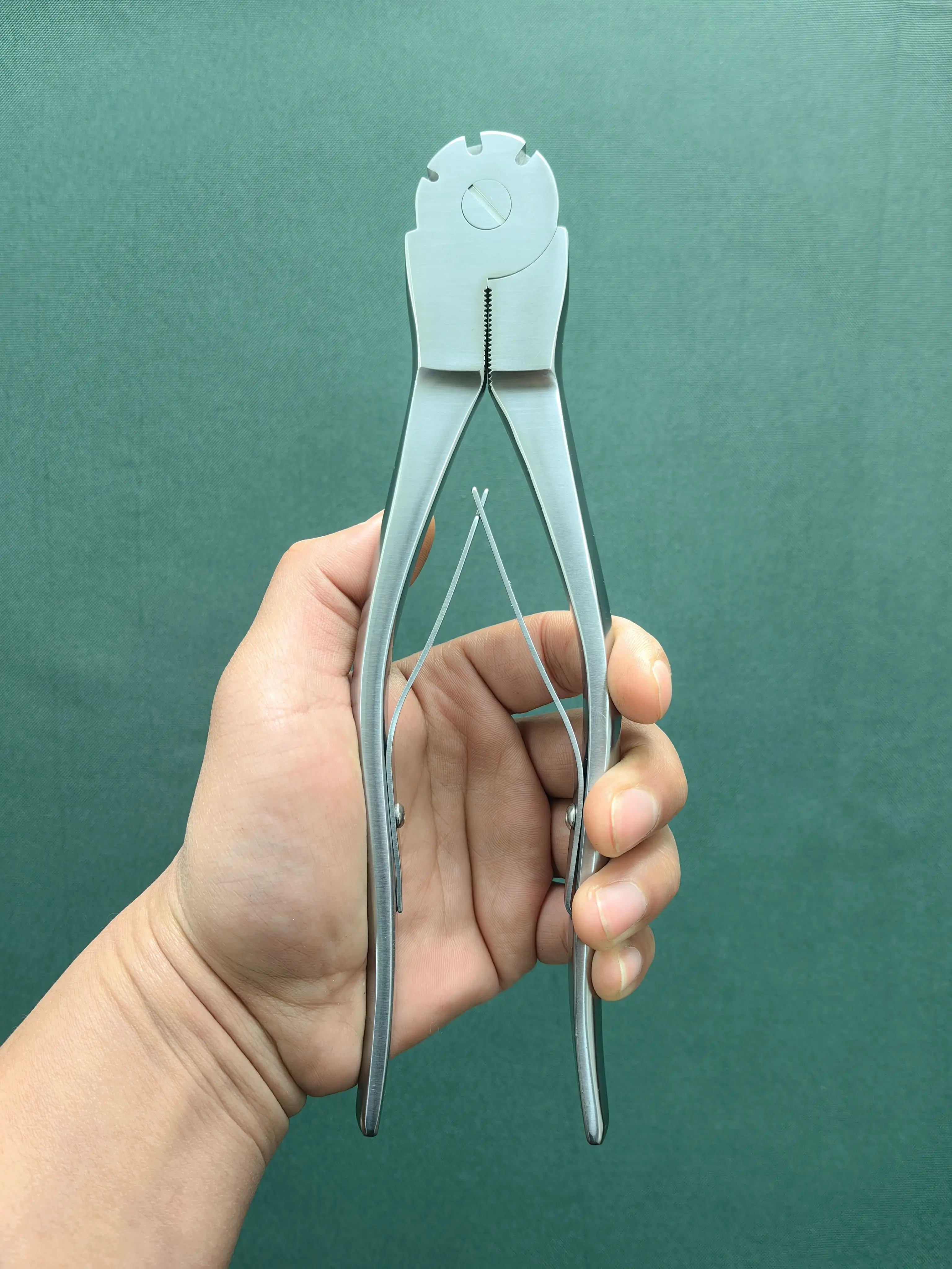 Orthopedic surgical instruments