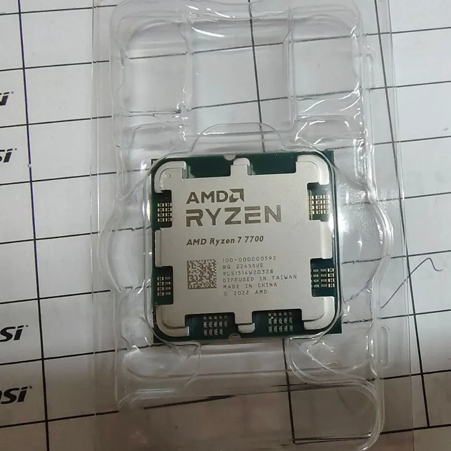 AMD Ryzen 7 7700 CPU d'ordinateur de bureau AM5 Octa-Core seize threads dispersé