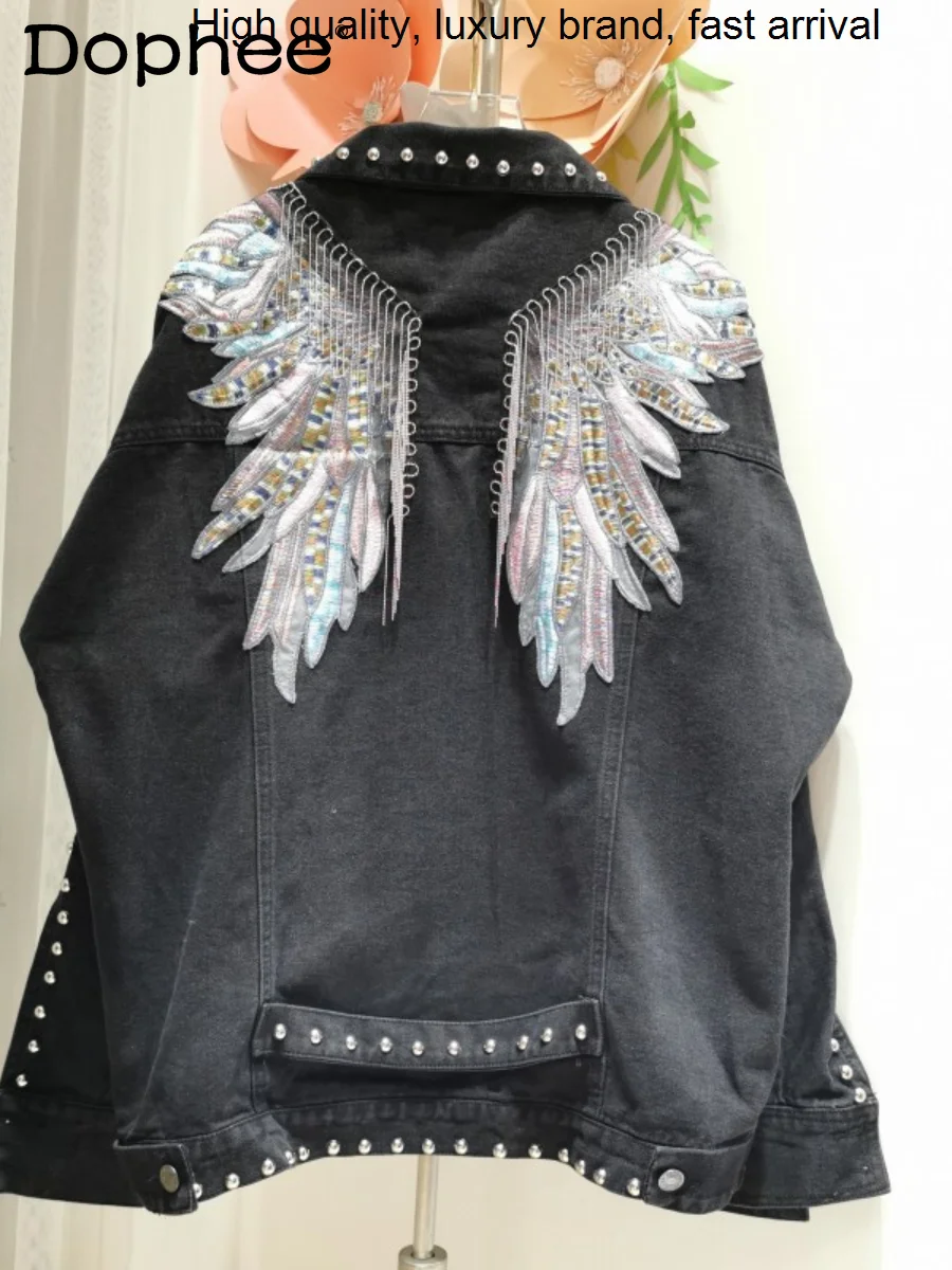 

Джинсовая куртка с вышитыми черными крыльями в уличном стиле, новинка весны 2023, джинсовая куртка свободного кроя в Корейском стиле с бахромой и заклепками, пальто, верхняя одежда
