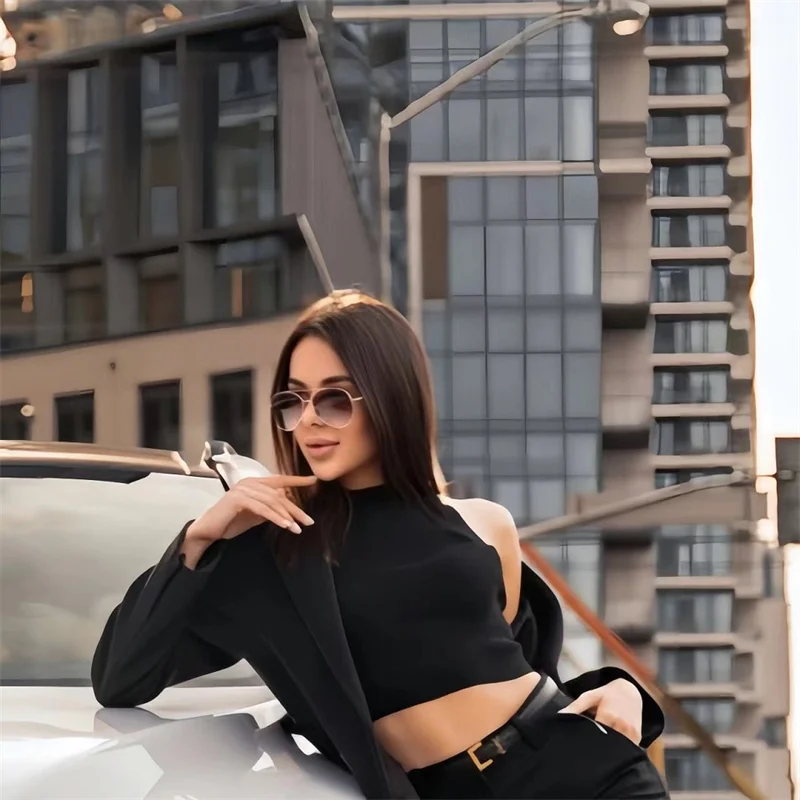 Casualowa koszulka bez rękawów z dzianiny bez rękawów damska letnia luksusowy styl Y2k koreańska szyja Slim Fit Crop Top w stylu ulicznym 2023