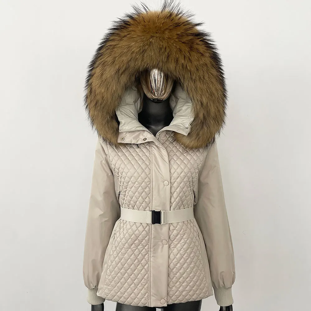 2025 prendas de vestir exteriores cortas para mujer, recién llegado, chaqueta con capucha y cuello de piel grande de zorro, plumón de pato blanco grueso con cinturón