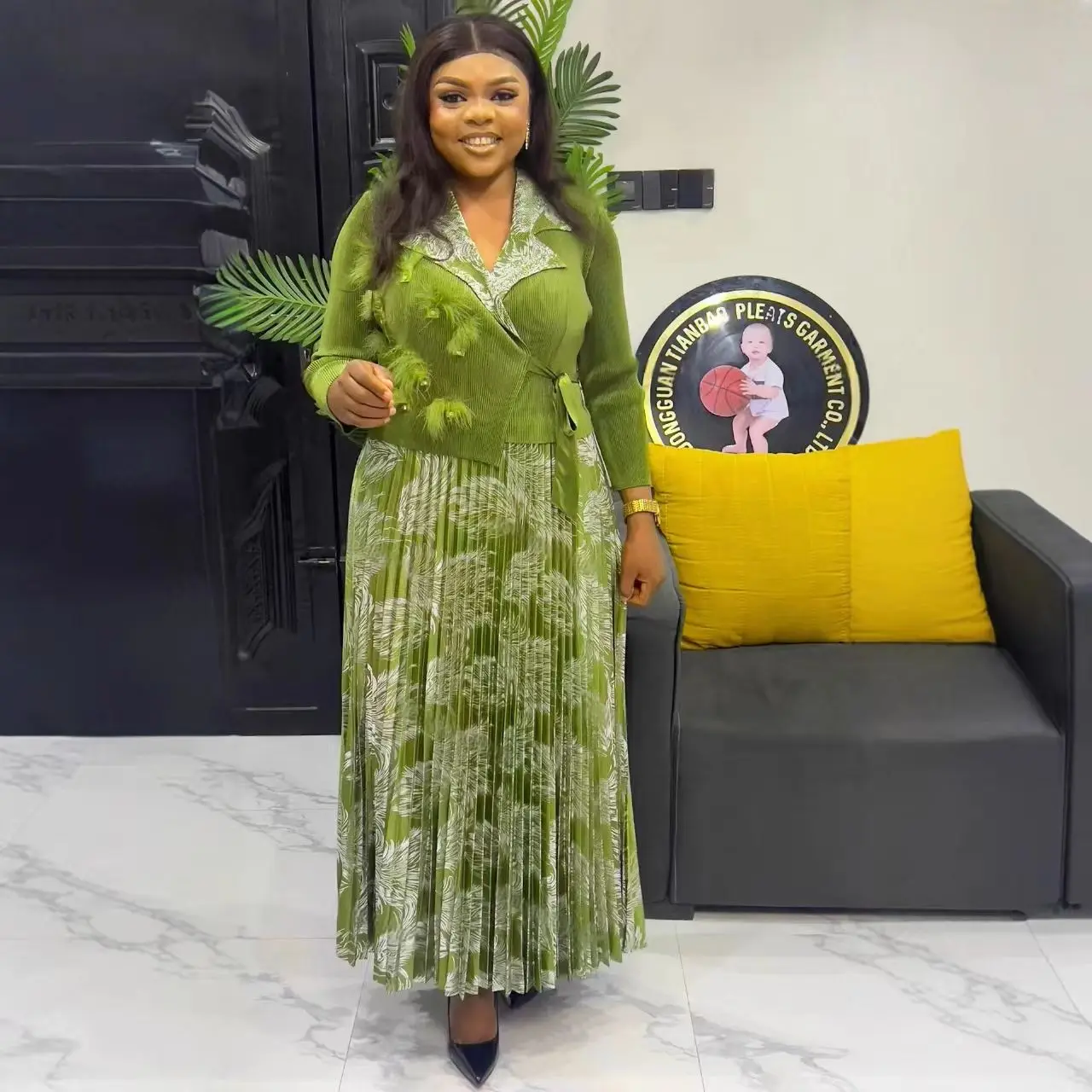

Miyake Plus-Size Fashion Pleated Dress with High Elasticity, Feathered Elegant Ladylike Style for Daily Commuting, Banquets, Parties, Weddings, Miyaki Bamboo Woven Dress