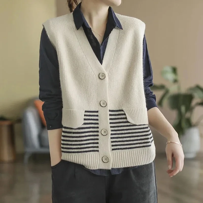 

Spring Autumn V-Neck Sweater Vest Female Top Stripe Knitted Waistcoat 2025 New Women's Jacket Retro Fashion Sleeveless Lady Coat