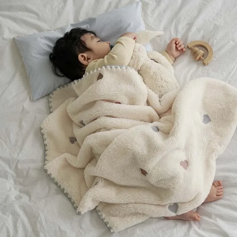 Warm Nap Blanket Flannel Newborn Korean Baby Blankets Kindergarten Small Quilt Infant Swaddle Babies Bedding Accessories