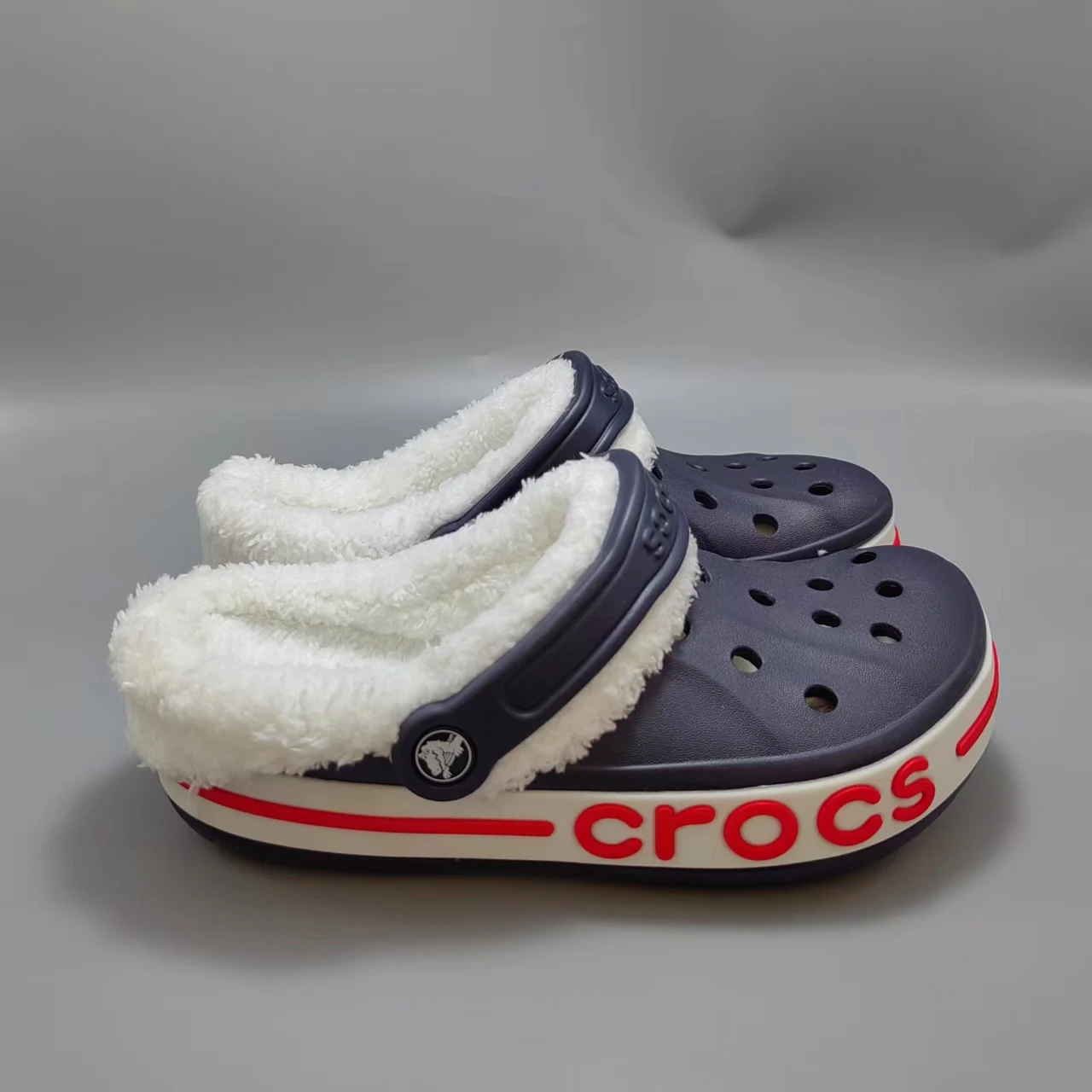 Crocs Classic Removable Fleece-Lined Warm Soft Furry Clogs Perfect for Winter Closed-Toe Slip-Ons Outdoor Breathable Beach Shoes
