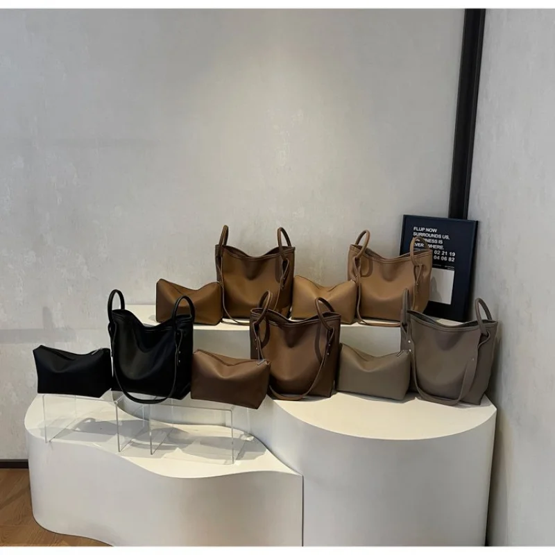 حقيبة كروس نسائية راقية مصنوعة من جلد الخراف تتميز بجلد كوستاريكا الأنيق وخفيف الوزن