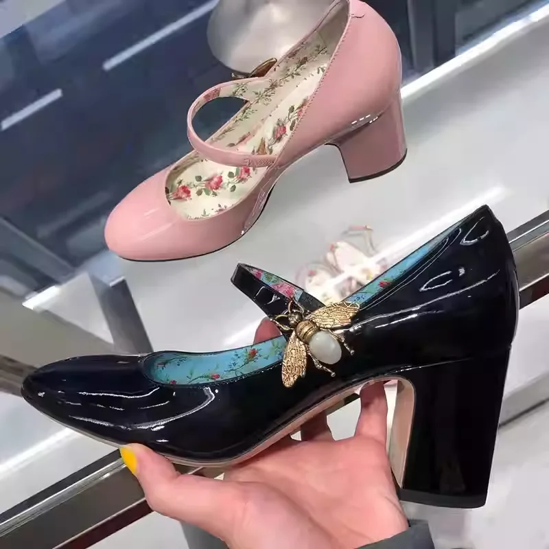 

New Spring/Summer Women's Small Bee One Strap Chunky Heel Round Toe Patent Leather Mary Jane Casual Skirt Single Shoes