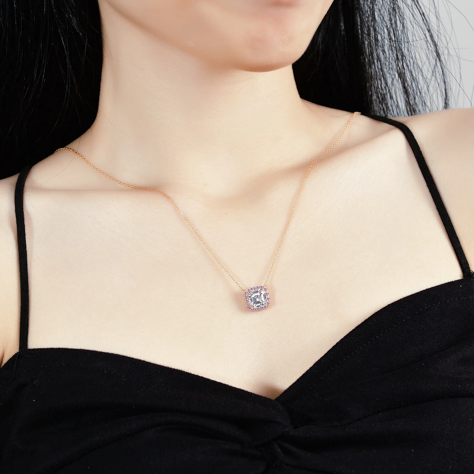 18K Gold Inlaid Necklace, Women's Emerald Cherokee Princess Square Fashion Full Diamond Platinum PT950 Collarbone Chain