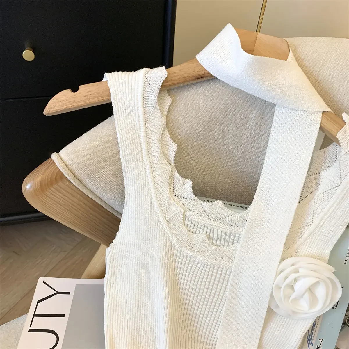 Yellow Fungus Edge Three-dimensional Small Flower Knitted Small Vest Women's Summer New Sweet Hot Girl Streamer Thin Cropped Top