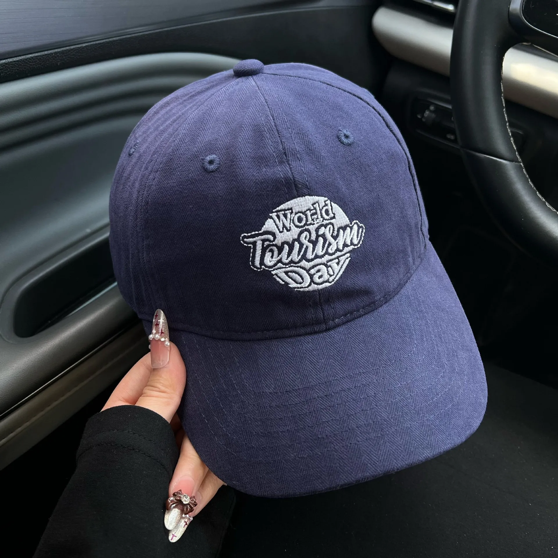 Vintage American trendy baseball cap 2026 new autumn and winter female face small embroidery letter cap black gray