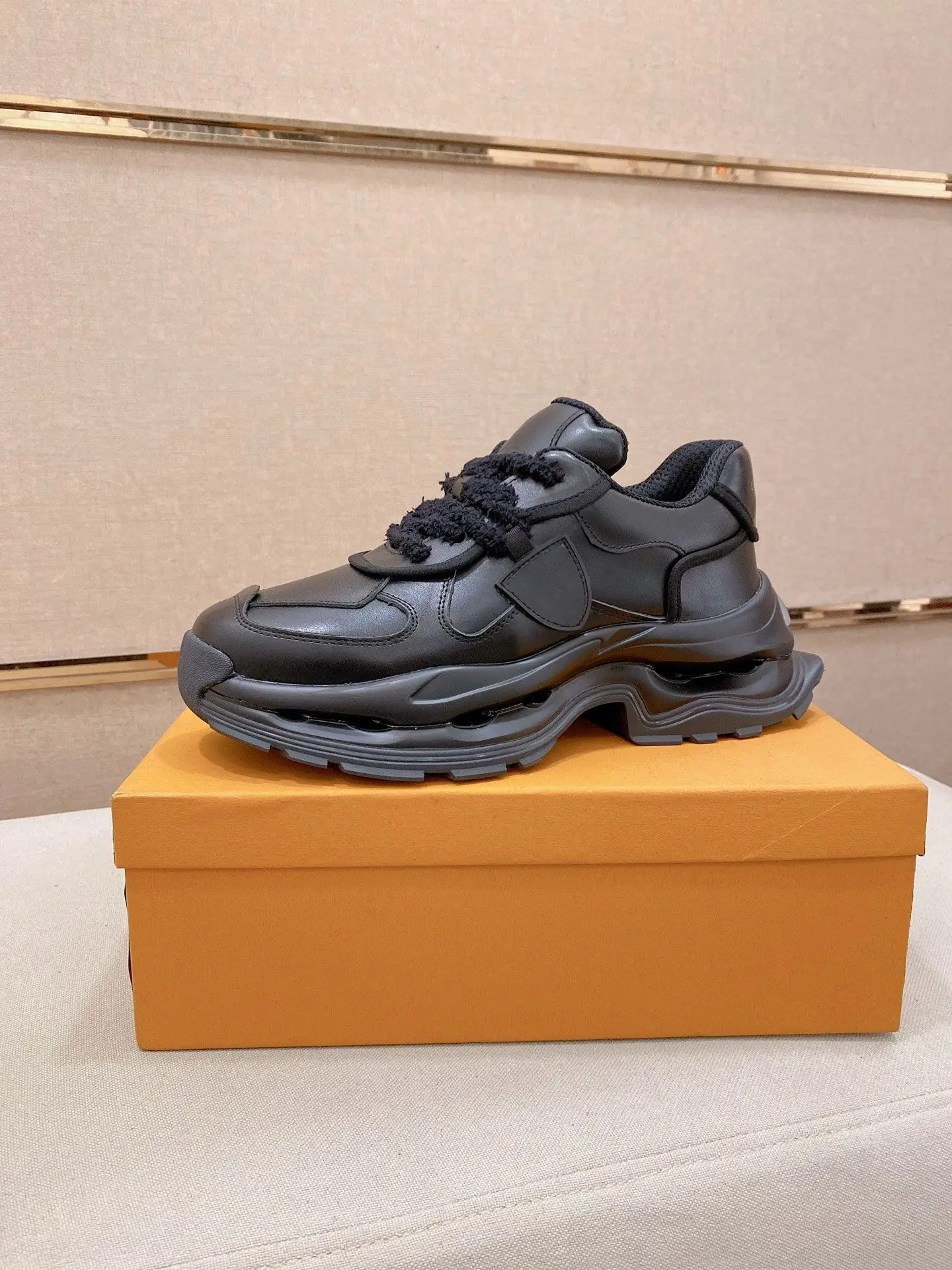Unisex Unique Platform Sneakers Smooth Leather Upper Lace-up Shock Absorbing Daily Athletic Footwear