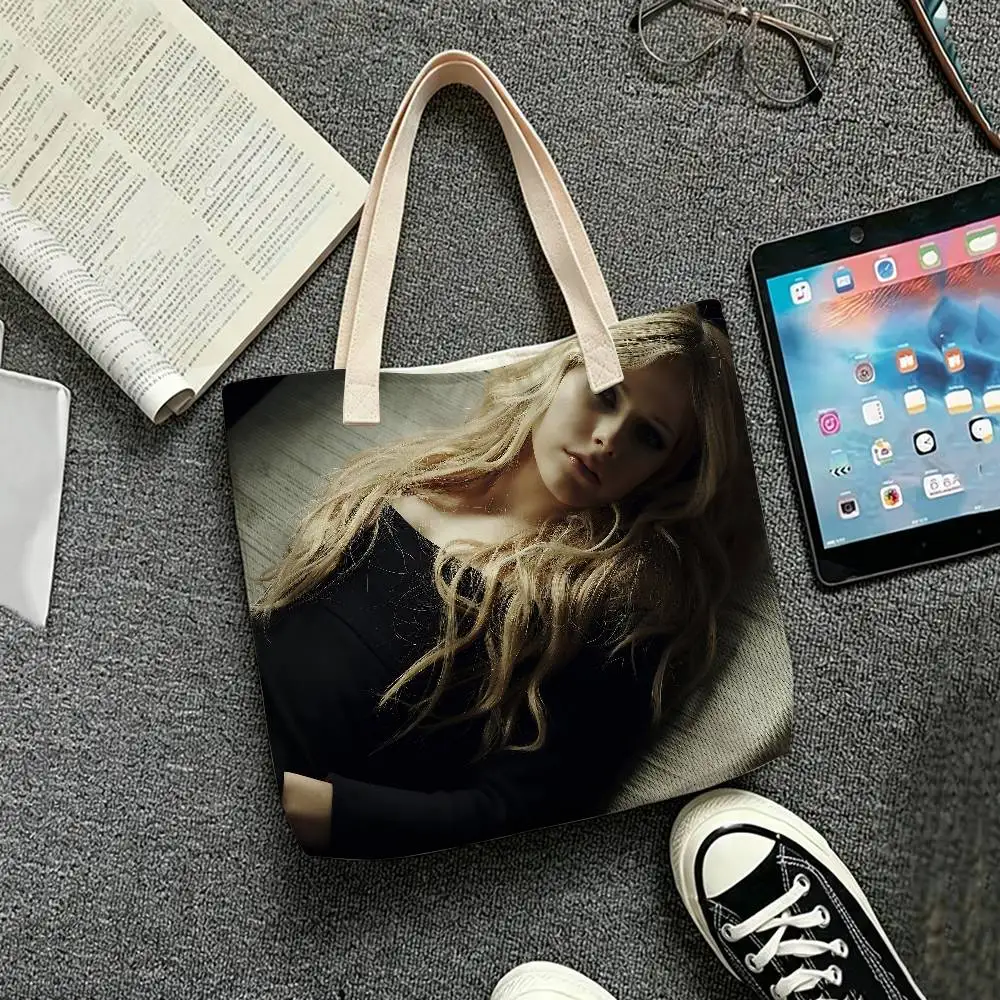 Singer Punk A-Avril Lavigne, Tragetasche aus Leinenmischgewebe, Baumwolle-Polyester, wiederverwendbar, umweltfreundlich, Handtasche, Aufbewahrung, Einkaufstasche, für den täglichen Gebrauch. – Detail 8