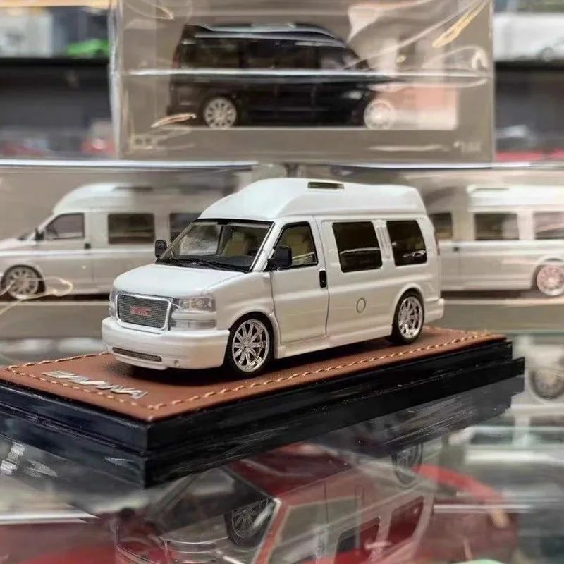 

Diecast Original 1:64 Scale GMC Savana MPV Commercial Nanny Car Static Model Show Collection Gift Toy Commemorative Decoration