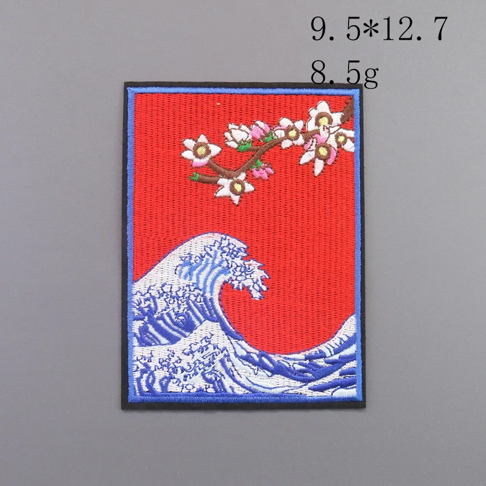 Japanese Style Sea Waves Embroidered Appliques Iron on Round Sunrise Badge Mount Fuji Artistic Paintings Decorative Iron Patches