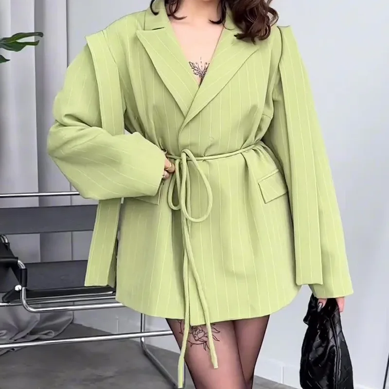 

The New Autumn Collection of European and American Solid-color Large Lapel Loose Lace-up Waist-cinching Short Suit Jacket Style