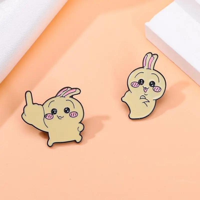 Broche do esmalte do coelho dos desenhos animados, Criativo Animal Médio Dedo Doce Lapela Pin, Mochila Roupas Chapéu Acessórios, Crachá bonito