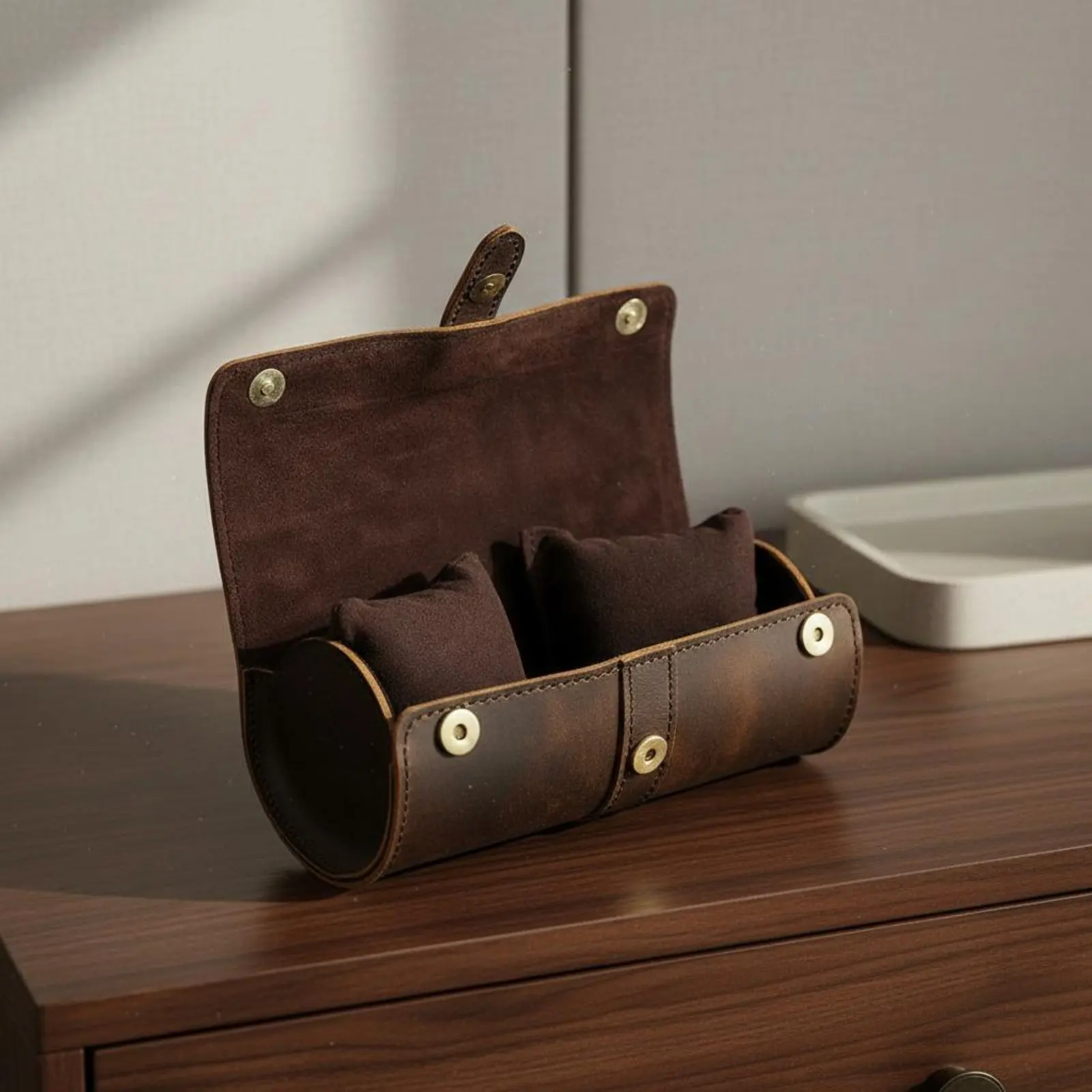 

Crazy Horse Leather Watch Pouch Scuff Protection Leather Travel Watch Case Suede Wristwatch Holder Secure Snap Closure