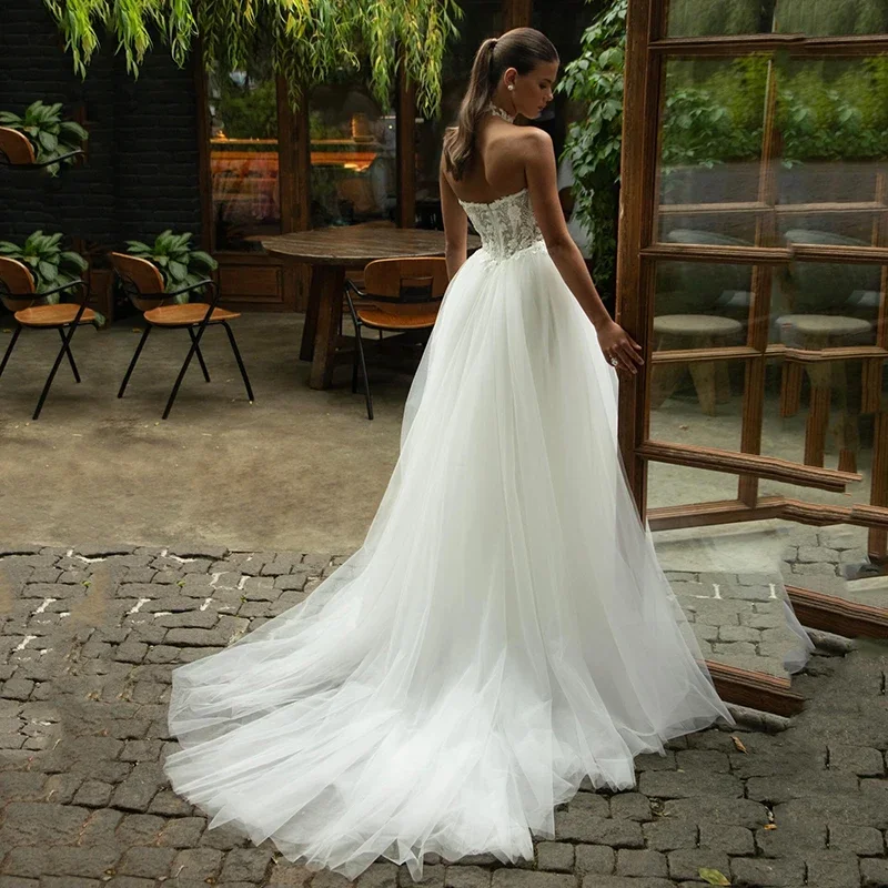 Robe de mariée blanche élégante coupe trapèze, col montant, dos nu en dentelle, sans manches, style princesse, personnalisable