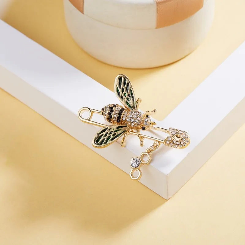 Luxe grote vintage dames meisjes kristallen bij broche speld mode elegante dame prachtige insecten strass badges cadeau's