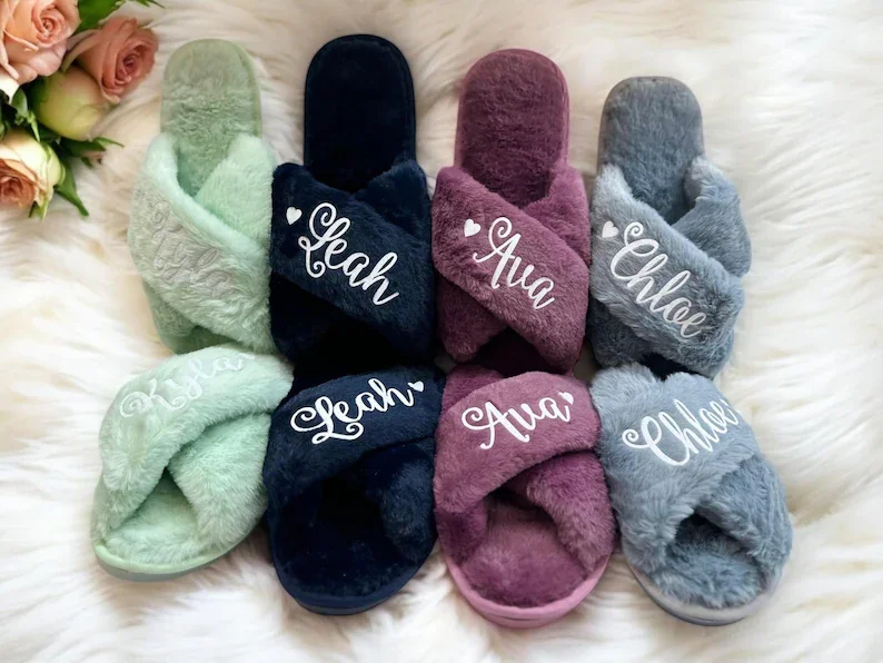 Maßgeschneidertes flauschiges Hausschuhe-Set für die Brautparty | Personalisierte weiche Brautjungfern-Hausschuhe | Geschenke für die Junggesellenabschied | Flauschige Hausschuhe