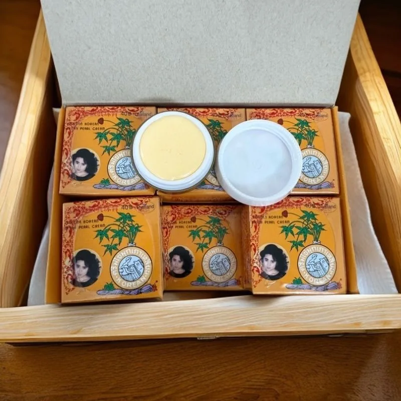 

Крем для отбеливания и удаления пигментных пятен Super Pearl Cream Beauty Whitening En Sproet Removing Concealer Cream (Тайланд, Kem Duong Da Not Trained Koream Ngoc)