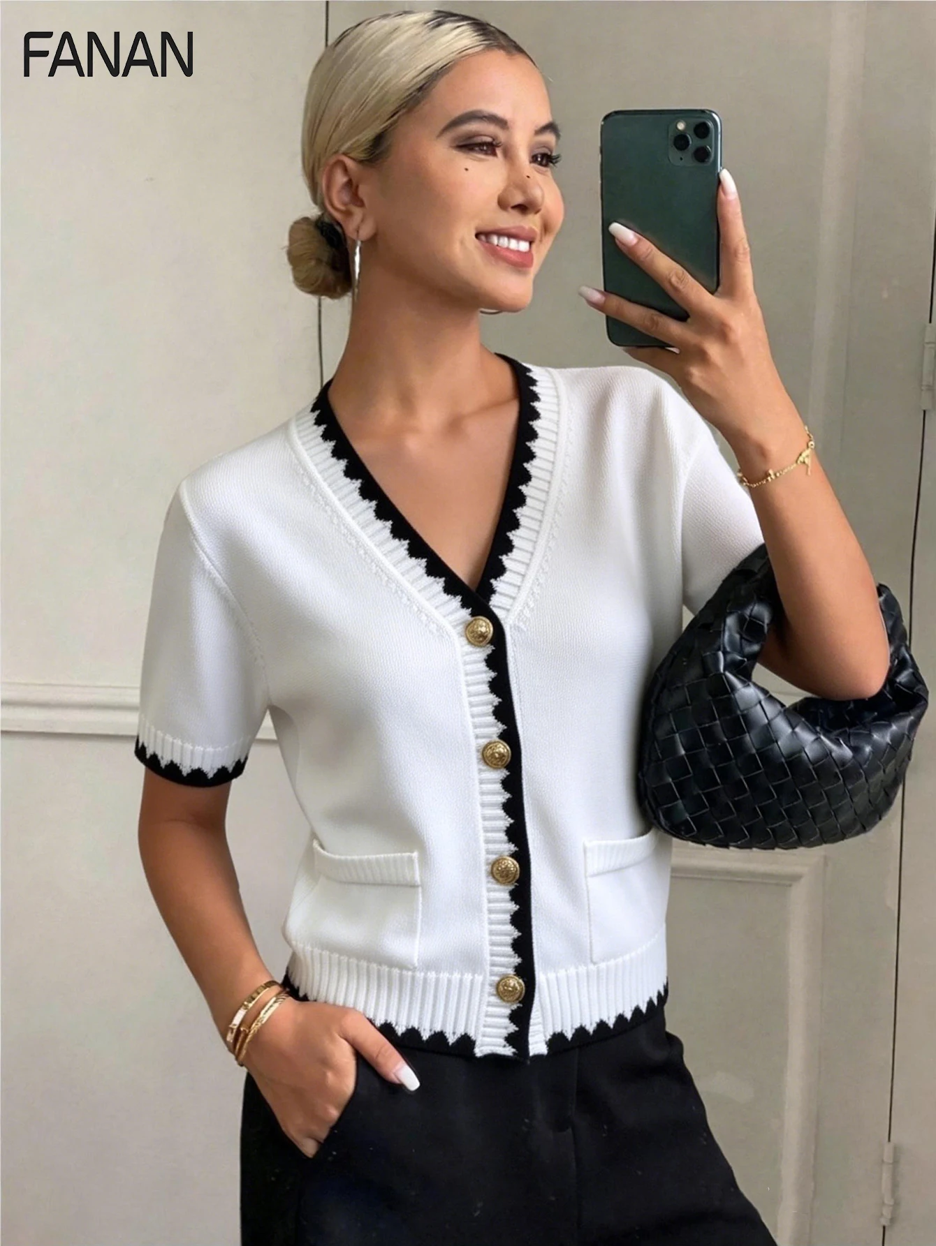 Neue Herbst-, Frühlings- und Sommer-Nischenstrickjacke für Damen, im lässigen Stil entworfen, weiße figurbetonte Strickjacke mit V-Ausschnitt, lässiger und eleganter Herbst-/Wintermantel, vielseitiger
