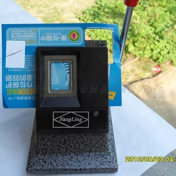 2025 Premium Products 35*45mm  Mini desktop hand press card cutting Manual Passport Photo Cutter
