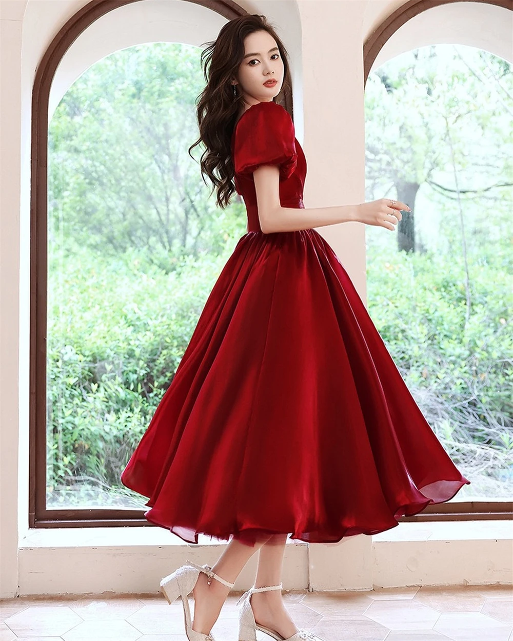 ที่กําหนดเองคลาสสิก Burgundy Tulle V คอปิดไหล่แขนสั้นชุดราตรี Elegant A-Line ชาชุดราตรียาว