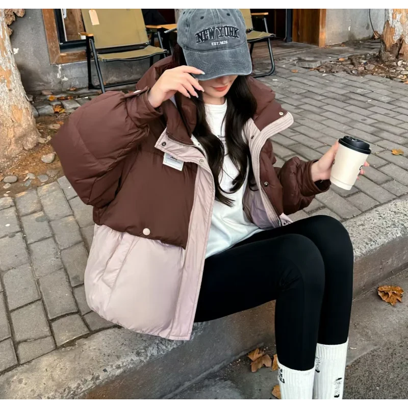 Jaqueta curta feminina - moda cor-bloqueando 2025 novo estilo com capuz engrossado casaco quente grande - na moda