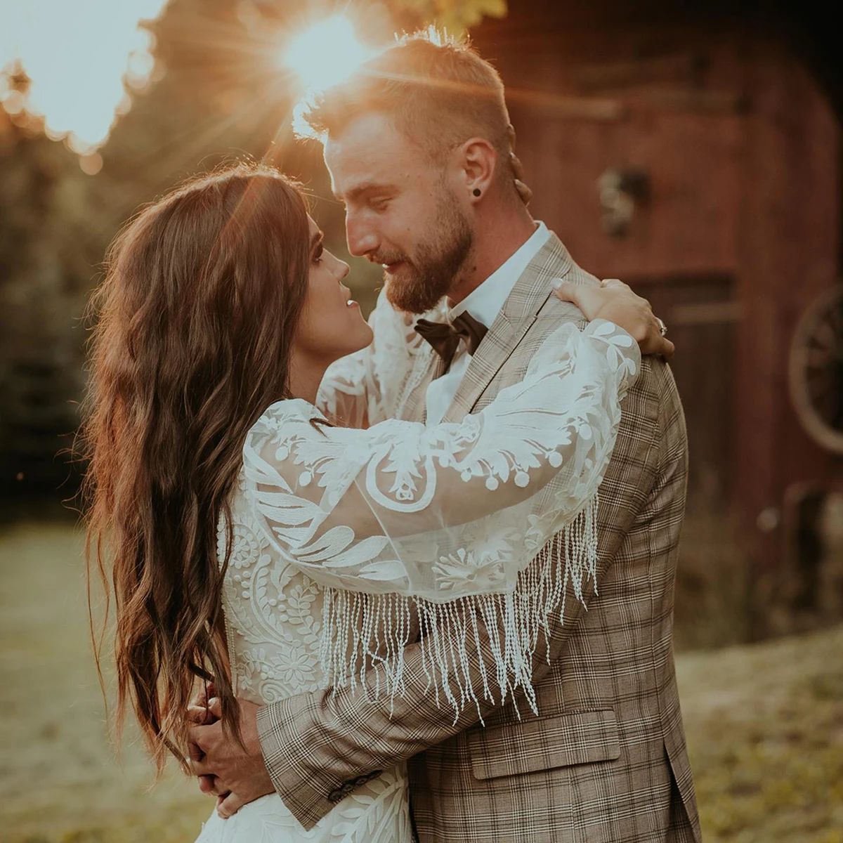 Robe de Mariée en Dentelle Brodée à Manches sulfBouffantes, Col en V, Dos aux, Grande Taille, Hiphelicopter Boho, Pompons