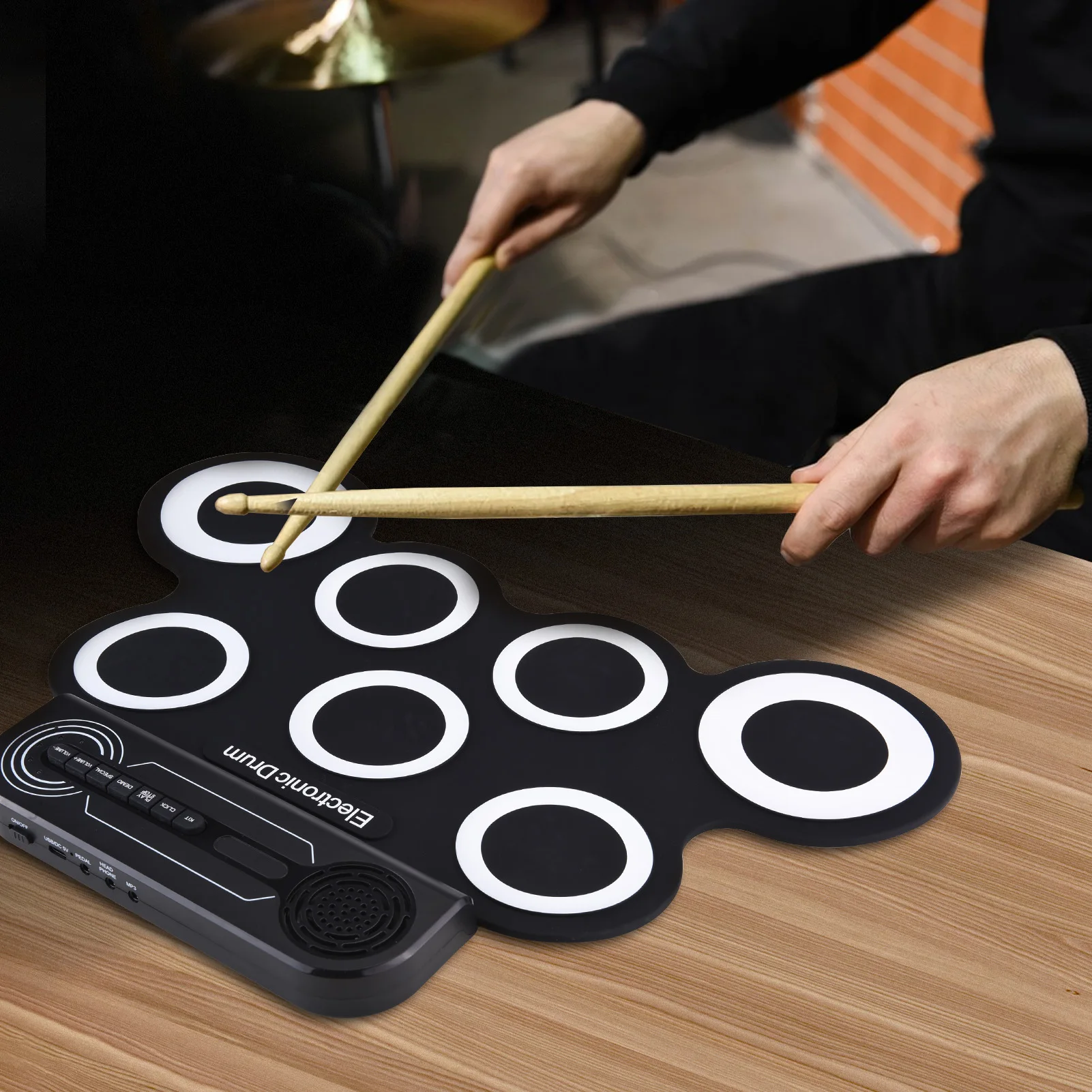

7 Pads Electronic Hand Roll Drum Set Built-in Speaker Silicone Pad Audio Input Drumsticks Foot Pedal Rechargeable Portable Drum