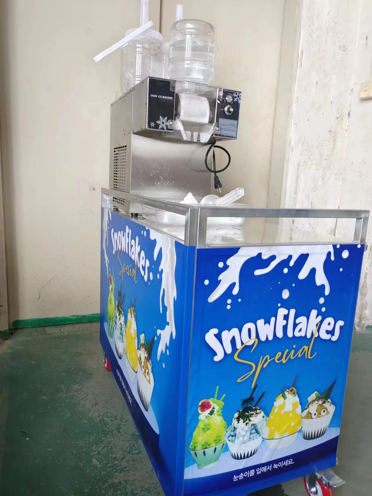 Máquina de hielo de nieve con diseño de imagen, carro móvil, Equipo Comercial, leche, bebida fría continua, hielo móvil