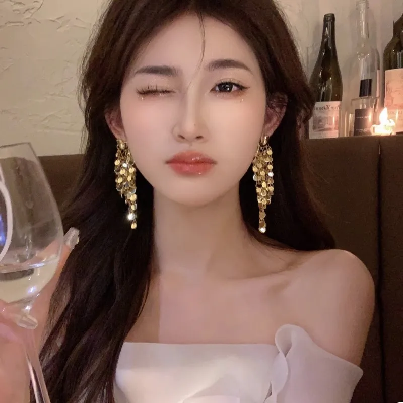 Onregelmatige Bengelende Oorbellen Met Verfijnde Metalen Iriserende Lovertjes En Kwastjes Voor Dames Modieuze Oorknopjes En Oorsieraden