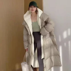 Piumino da donna al ginocchio lungo Tendenze invernali Cappotto elegante e caldo Cappotto da luccio 2024 Nuovo piumino in due pezzi falso con cappuccio di fascia alta