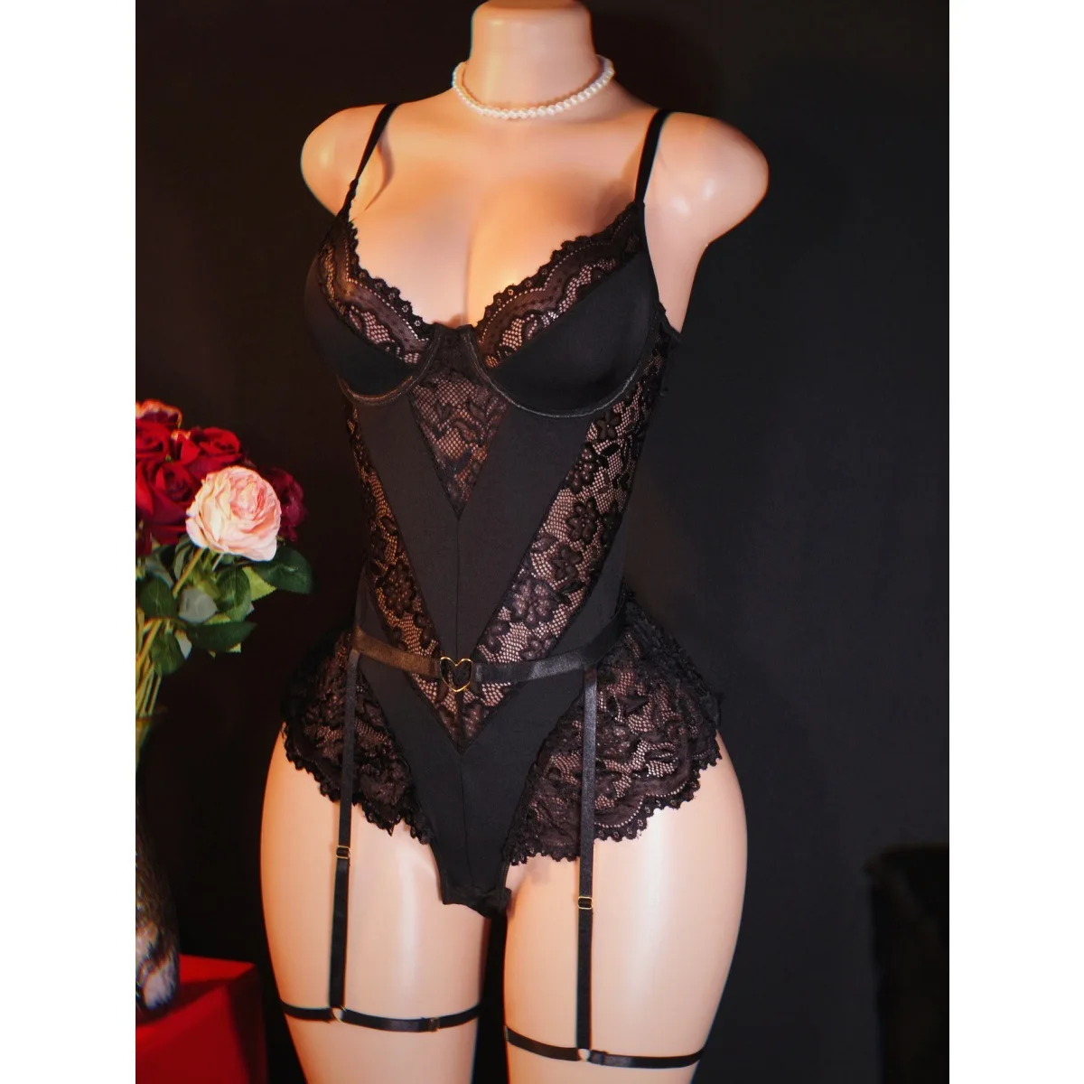 

Women Bodysuit Sexy Lingerie Deep V Sheer Lace Hollow Out Patchwork Sleeveless Strap Garter Belt Slim Fitted Erotic Nightwear