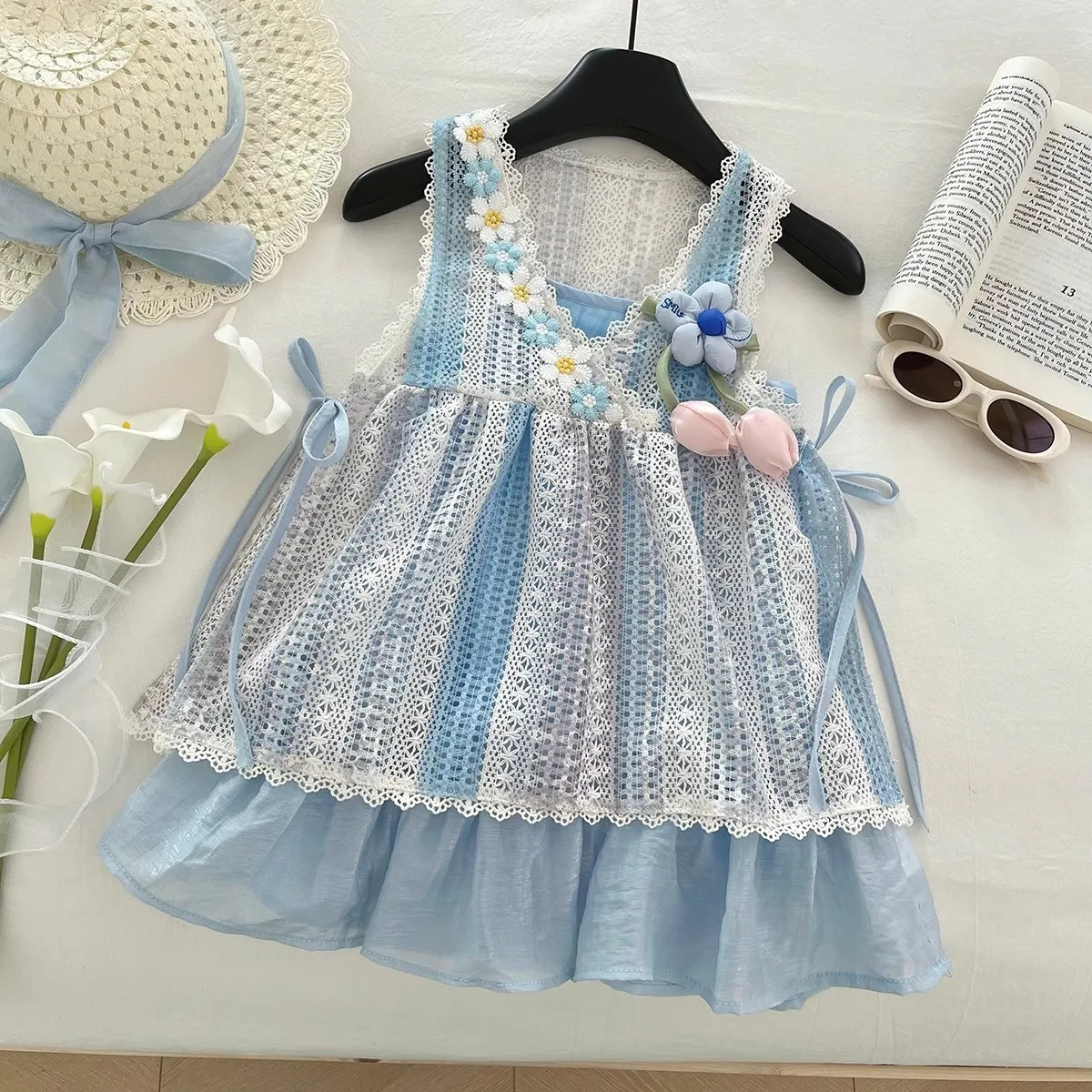 Summer children's vacation wind hollow smock suspender skirt two-piece set girl baby foreign sweet three-dimensional flower set