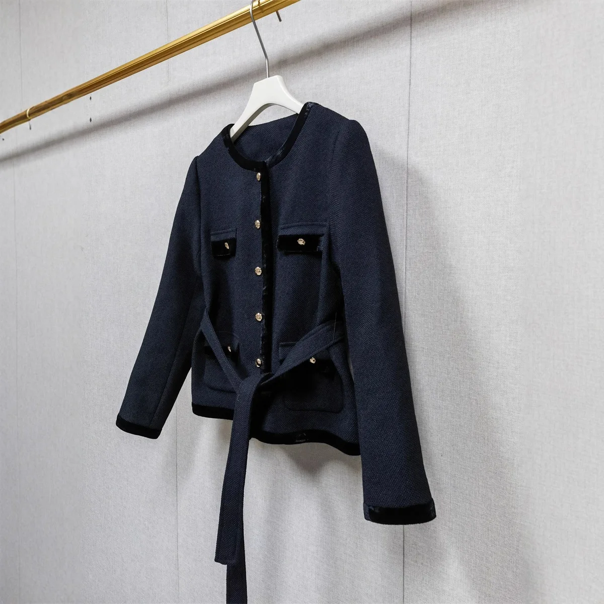 【هدية مجانية】 طقم سترة تويد فرنسية أنيقة بحزام واحد الصدر وسروال واسع الساق موضة خريف وشتاء 2025