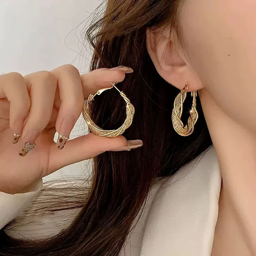 Elegant Hollow Intertwined Mesh Design Hoop Earrings for Women Gold Color Mobius Twisted Round Earrings Party Girl Gift Jewelry