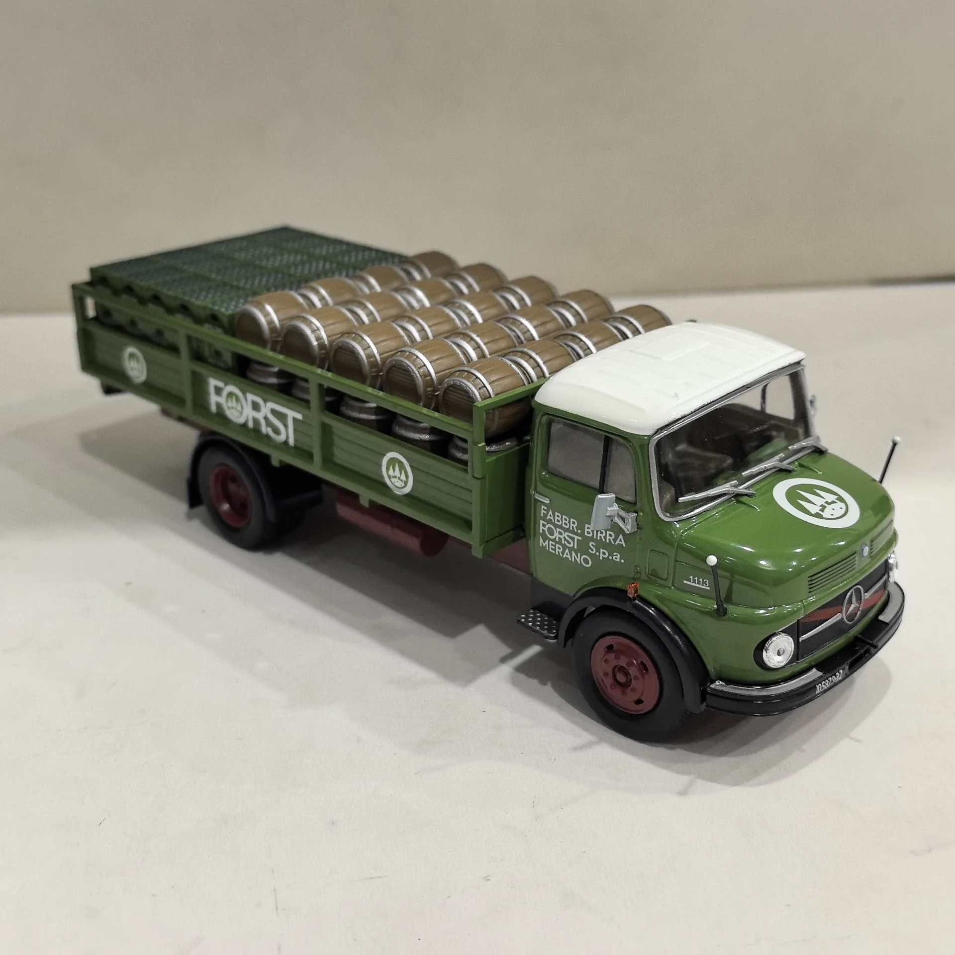 다이캐스트 DEA 1/43 스케일 벤츠 1113 벤츠 자동차 모형 맥주 운반 차량 플라스틱 캐리지 합금 자동차 모형 수집용 장난감