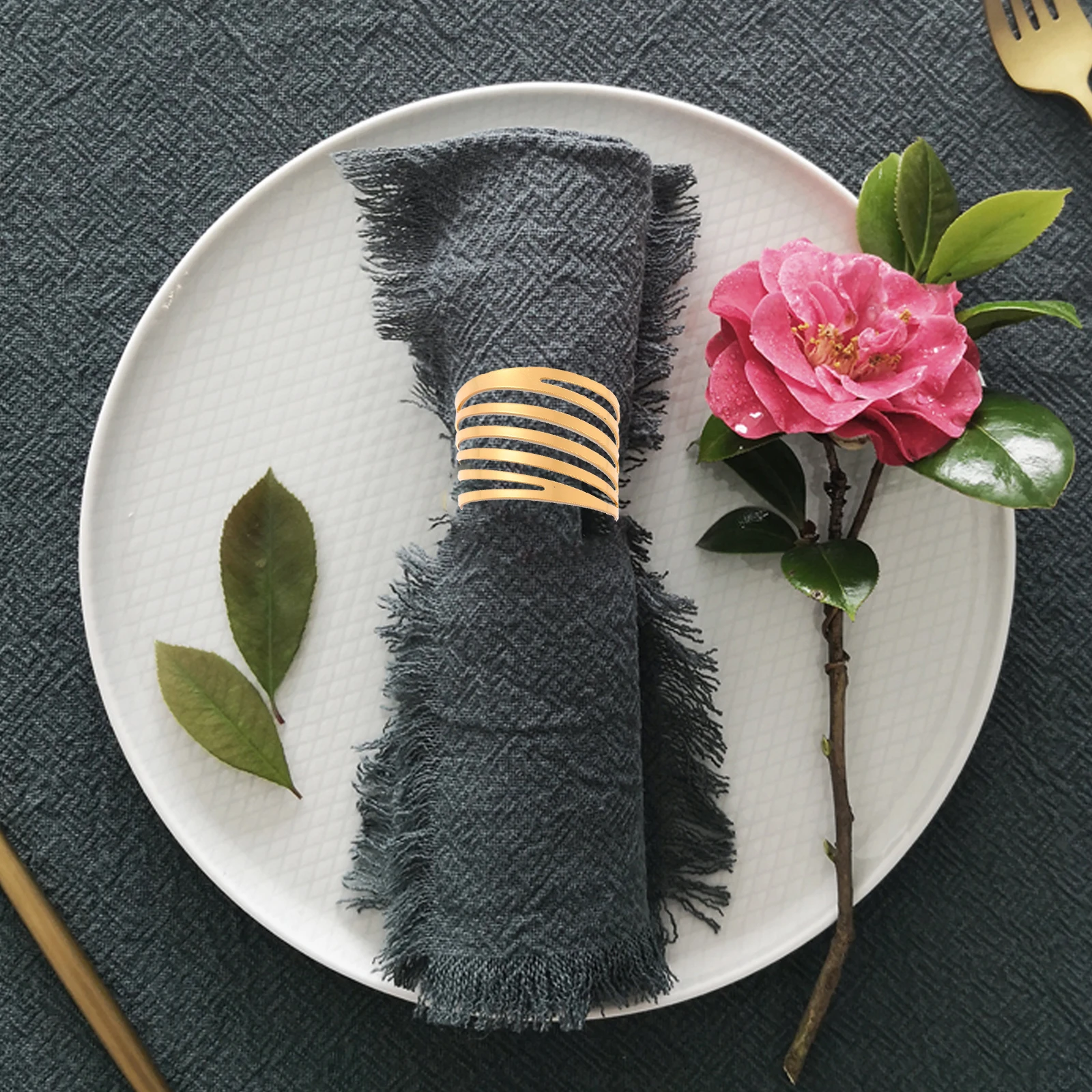 

12pcs Metal Rings Decorative Table Buckle Festival Round Iron Napkin Ring Desktop Napkin Holder Chic Simple Retro Leaf Buckle