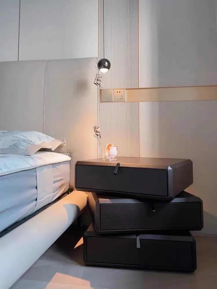 طاولة بجانب السرير فاخرة إيطالية حديثة، دوران بسيط من الخشب الصلب، درج غرفة النوم بأسلوب بسيط وأنيق #2