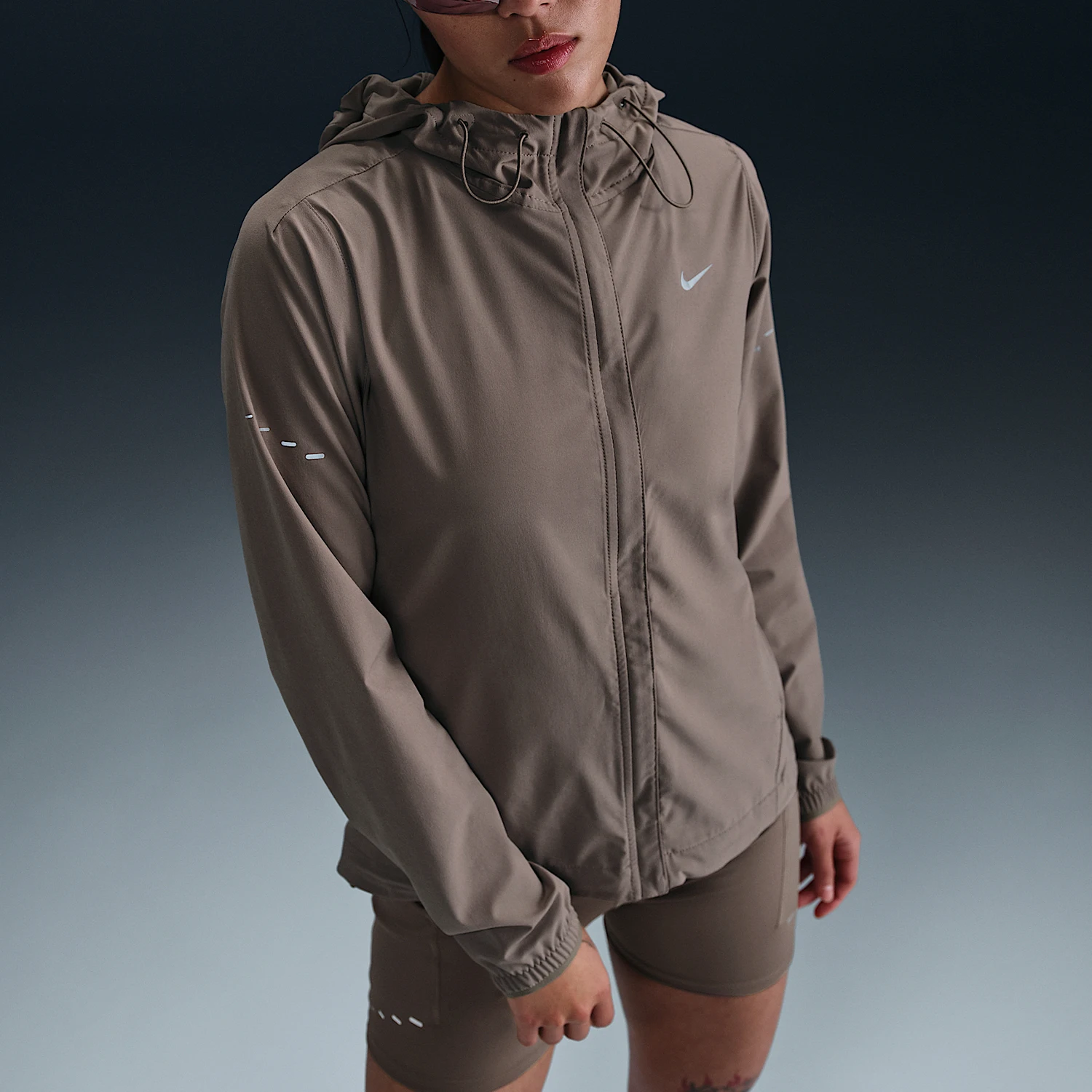 

Официальная женская дышащая куртка Nike Genuine 2025 для тренировок по бегу HQ0651-214