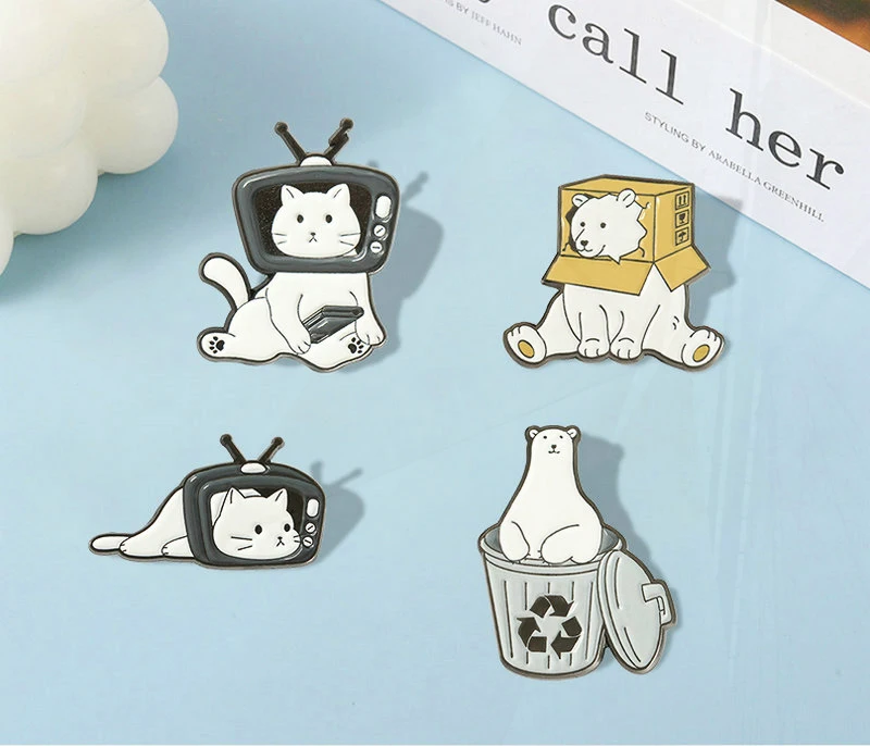 Funny Animals Pin Lapel Badge Bag Cartoon Jewelry Gift for Kid Friend Cat Bear Head In TV Box Enamel Brooch Custom