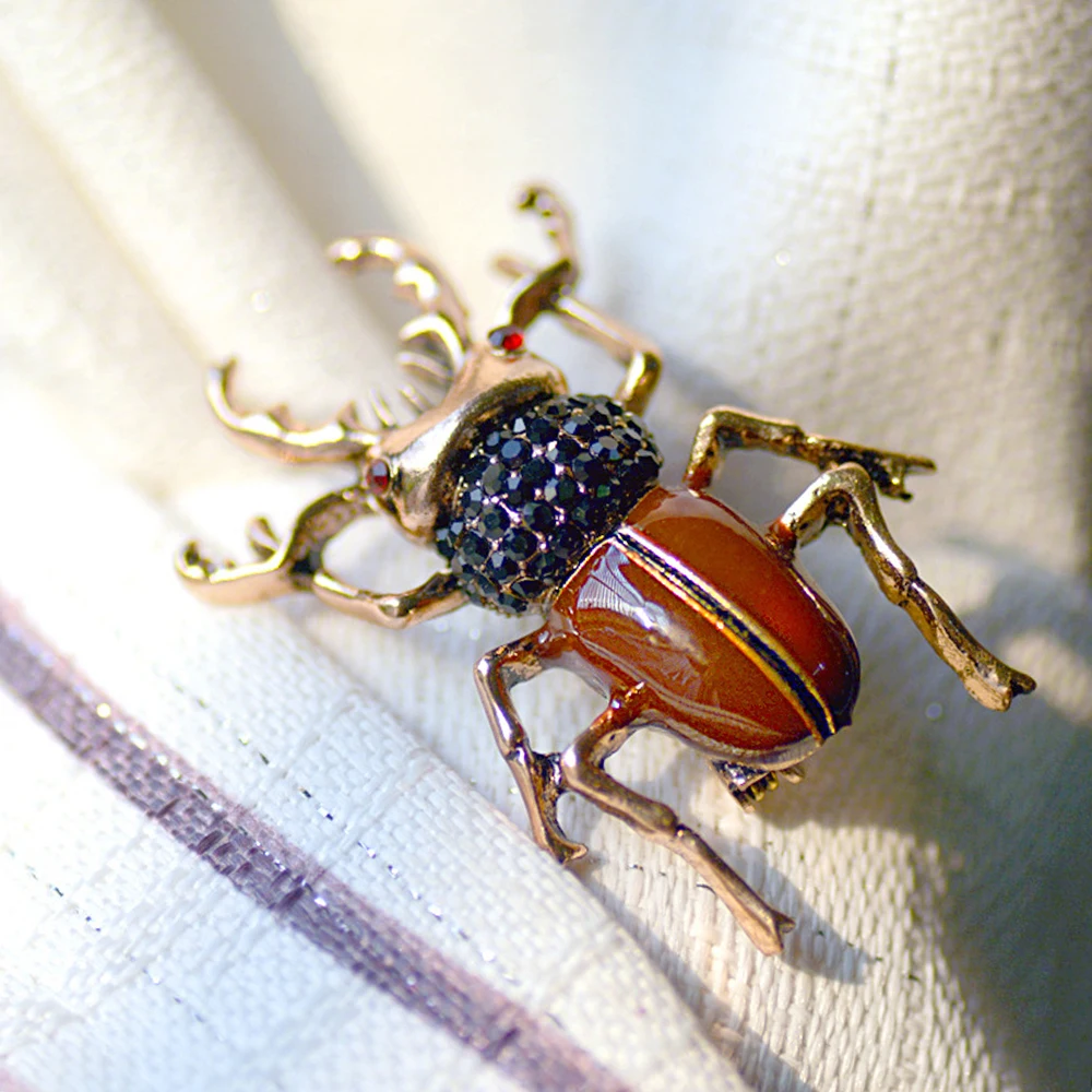 Hanreshe Lifelike Beetle Enamel Pin Animal Insect Brooch for Women Men Suit Dress Lapel Badge Jewelry Decoration Gift